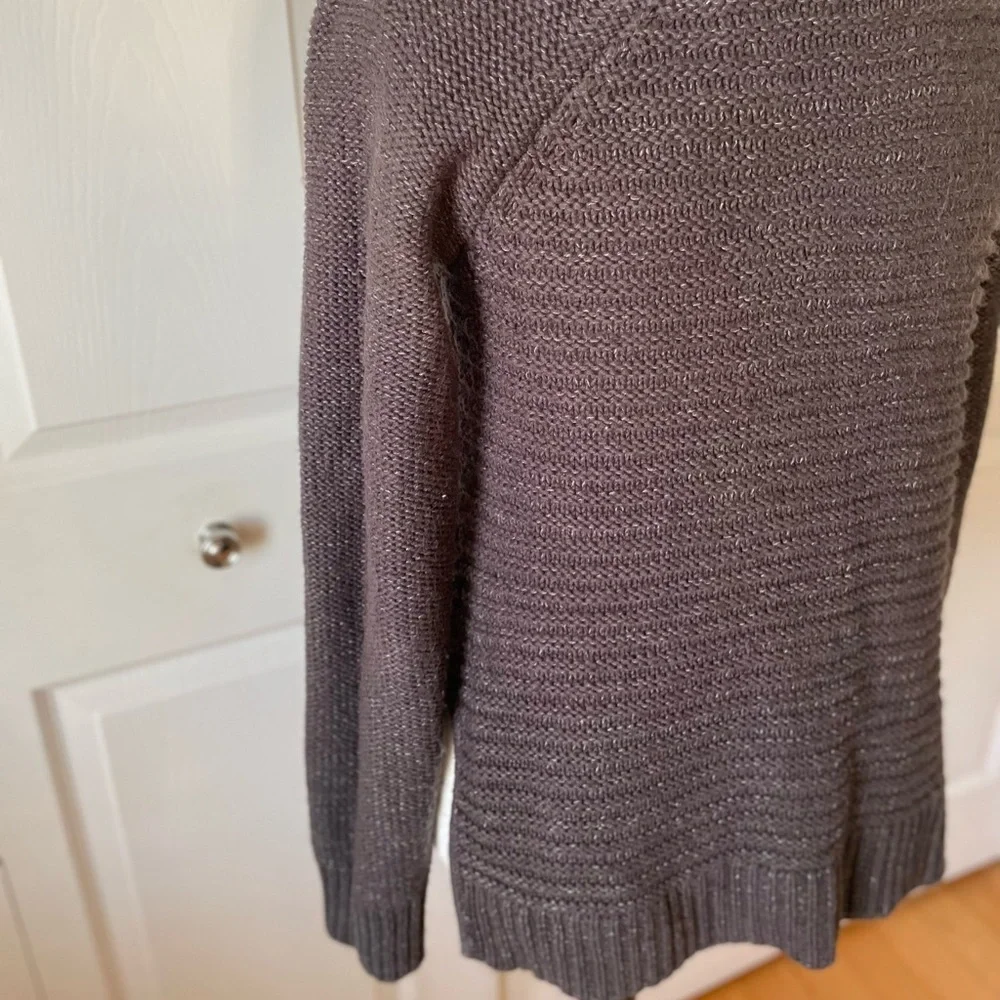 Elle black turtleneck